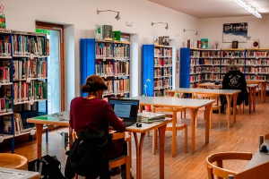 San Lorenzo de El Escorial | La Biblioteca Municipal amplía su horario para facilitar la preparación de exámenes