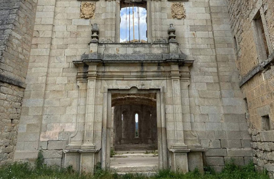 Pelayos de la Presa | Finalizan las obras de restauración de la portada de la iglesia del Monasterio de Santa María la Real de Valdeiglesias