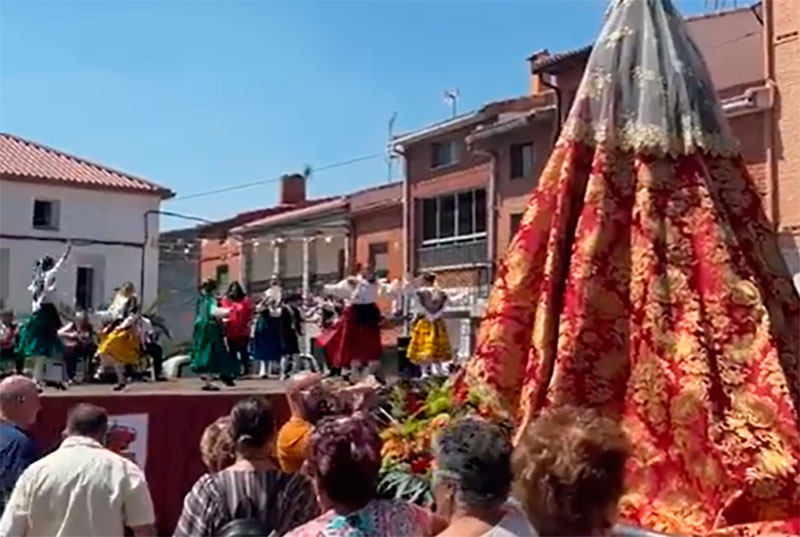 Cenicientos | Los vecinos de Cenicientos celebraron sus Fiestas Patronales en honor a la Virgen del Roble