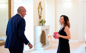 ADMINISTRACIÓN LOCAL | Díaz Ayuso recibe al alcalde de Sevilla la Nueva para abordar los proyectos del Gobierno regional en este municipio del suroeste