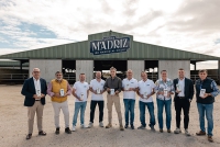 Villa del Prado | Visita del consejero de Medio Ambiente a la Cooperativa Ganadera Lácteas Madriz en Villa del Prado