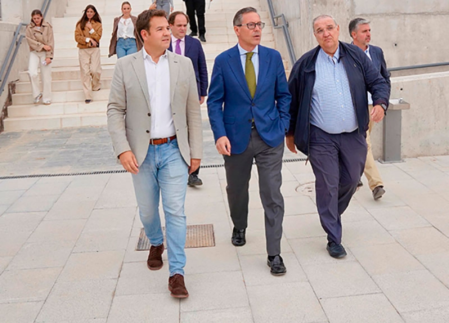 Las Rozas | El senador, Alfonso Serrano, y el alcalde, José de la Uz, visitaron el nuevo complejo de La Marazuela