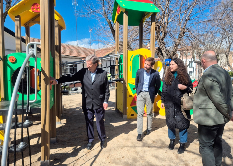 Villanueva de la Cañada | Abre al público la zona infantil de la calle Real