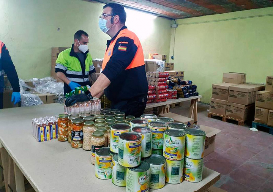 Guadarrama | Servicios Sociales realiza un nuevo reparto de 8 toneladas de alimentos no perecederos